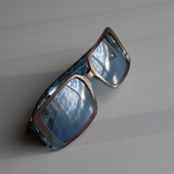 CHANEL 5045 Quilted Sunglasses with CC Logo - Picture 4 of 15